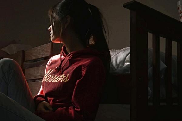 Đến thăm con gái mới đẻ, hành động của con rể khiến bố vợ tức giận bỏ về, muốn con gái ly hôn-2