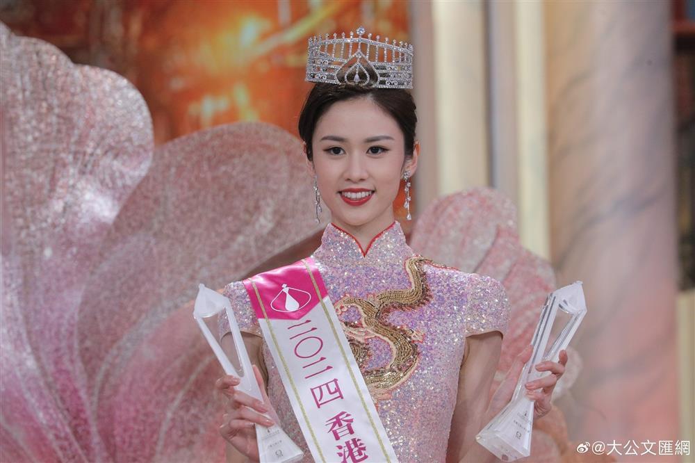 Bản sao Lý Gia Hân đăng quang Hoa hậu Hong Kong 2024-10