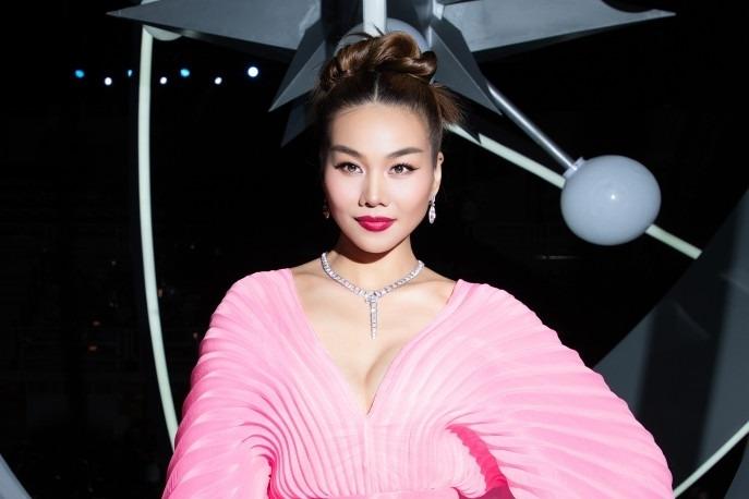 Gu thời trang tôn body của Miss Universe Vietnam Nguyễn Cao Kỳ Duyên-11