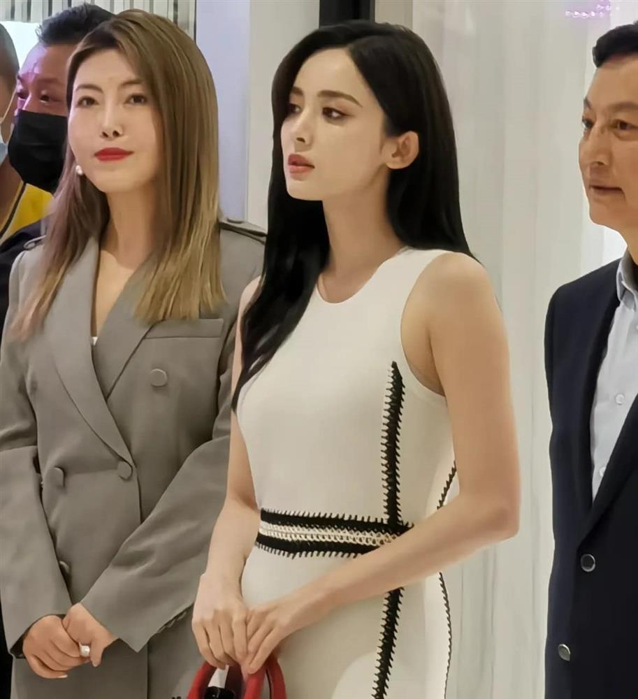 Khí chất bất chấp camera thường của dàn sao nữ-10