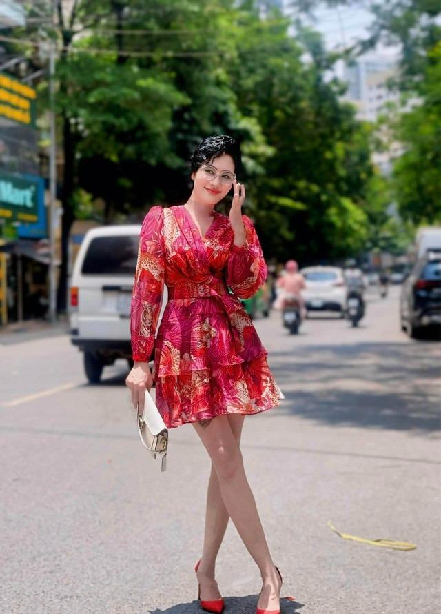 Phong cách cực ngầu của người tình ông trùm Dương cơ bắp phim Độc đạo