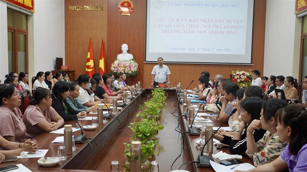 Vụ cơm giáo viên có 2 miếng chả: Cơm học sinh cũng sơ sài, sợ nói ra bị trù dập nên không dám ý kiến-2