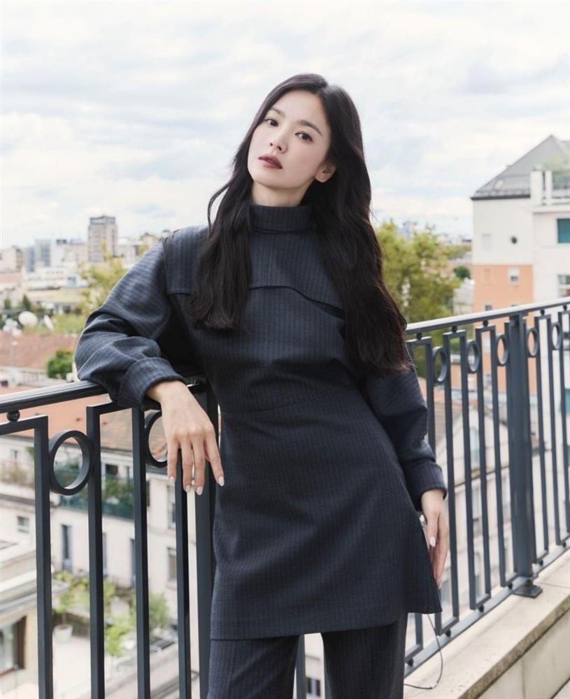 Song Hye Kyo đại náo Milan Fashion Week, nhan sắc gánh còng lưng-1