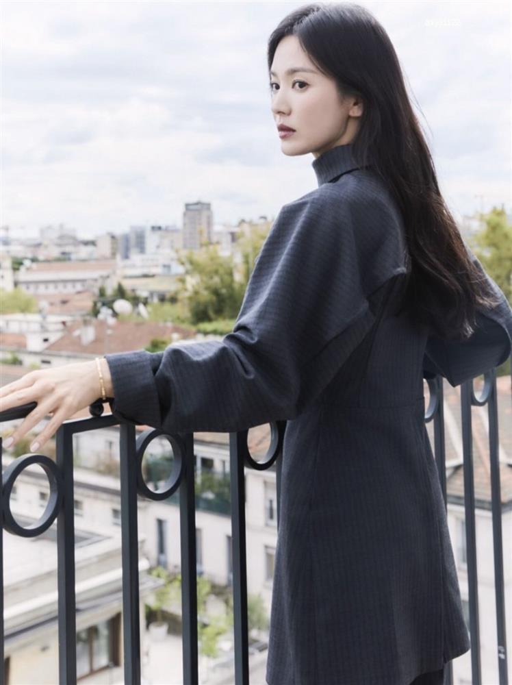 Song Hye Kyo đại náo Milan Fashion Week, nhan sắc gánh còng lưng-4