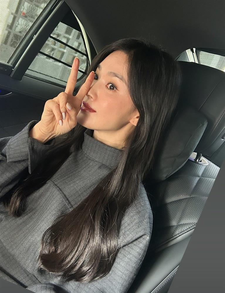 Song Hye Kyo đại náo Milan Fashion Week, nhan sắc gánh còng lưng-7