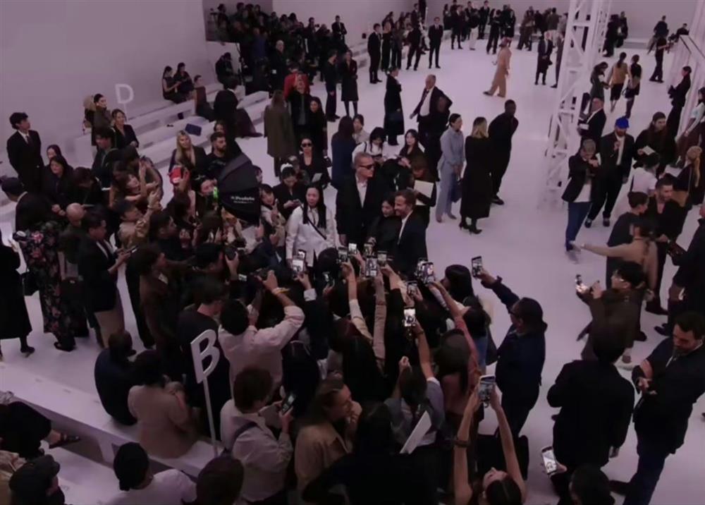 Song Hye Kyo đại náo Milan Fashion Week, nhan sắc gánh còng lưng-10