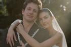 HOT: Charlie Puth chính thức cưới bạn gái 'thanh mai trúc mã'