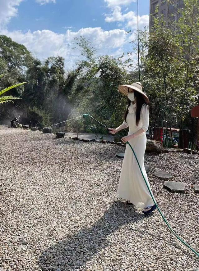 Chân dung sao nữ U60 xinh đẹp, vòng eo chỉ 58cm nhờ bí quyết kỳ lạ-4