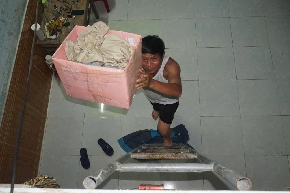 2 học sinh tiểu học bị lũ cuốn trôi khi đạp xe qua bờ tràn-2