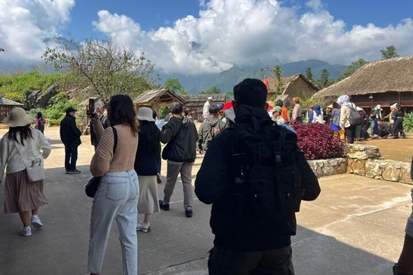 Sa Pa hút khách ngay cả trong mùa đông lạnh giá-2