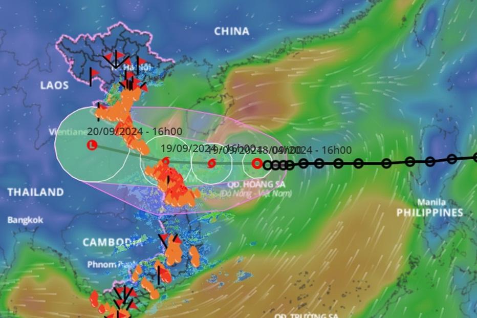 Cảnh sát biển cứu thành công 8 thuyền viên trên tàu hàng bị sóng đánh chìm-1