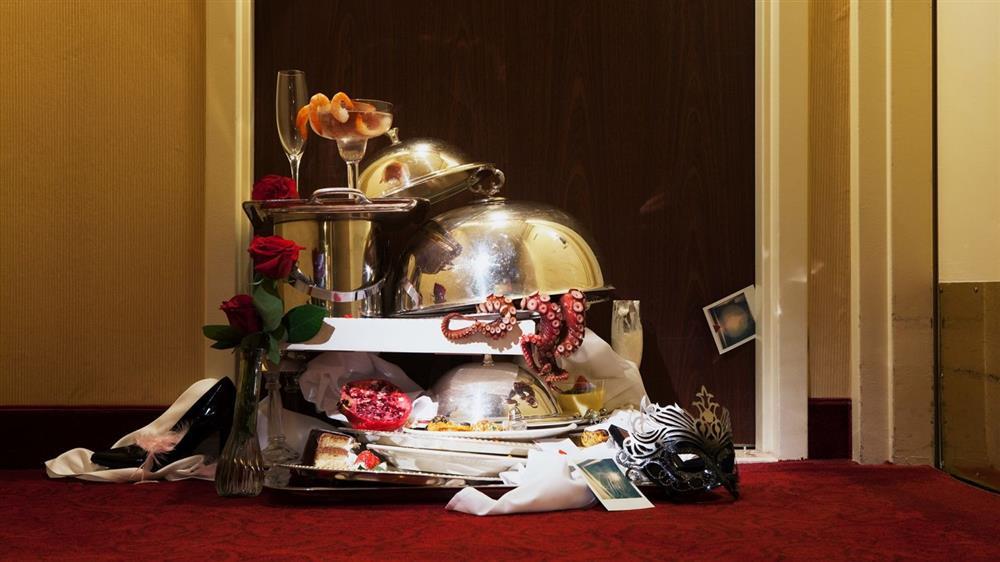 Phát hiện vô số thứ kỳ lạ bị bỏ lại trong phòng khách sạn-1