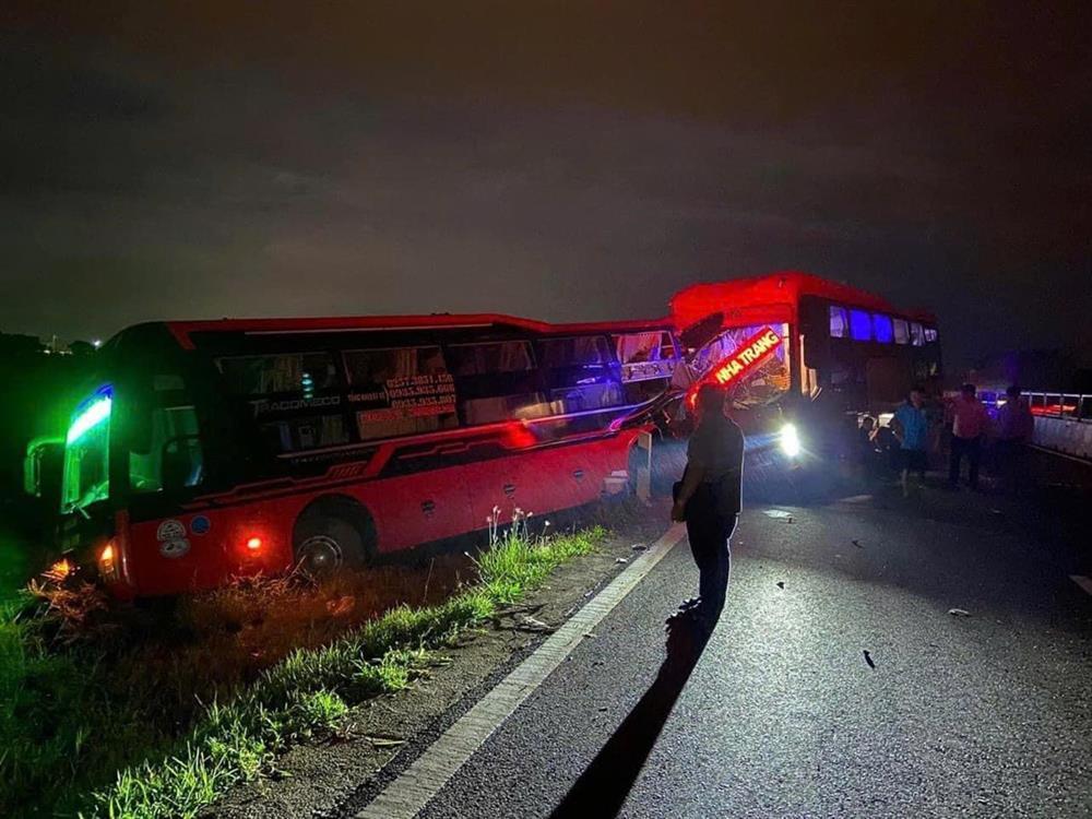 Xe khách tông nhau trên cao tốc Vĩnh Hảo - Phan Thiết, 2 người tử vong-1