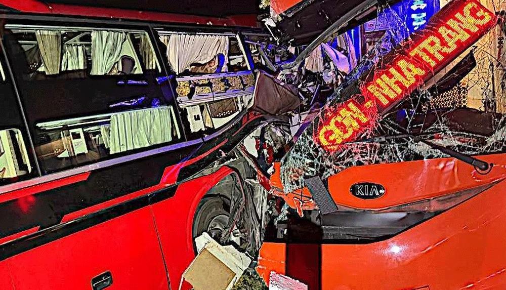 Xe khách tông nhau trên cao tốc Vĩnh Hảo - Phan Thiết, 2 người tử vong-2