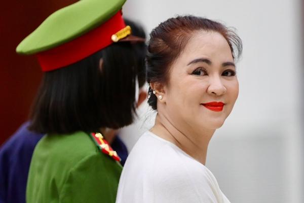 Bà Nguyễn Phương Hằng trở lại điều hành khu du lịch Đại Nam-2