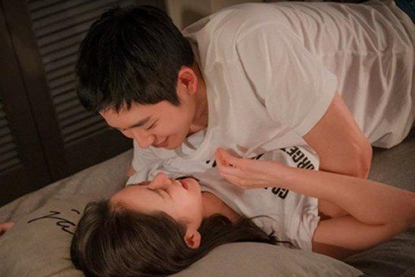 Vừa gần gũi vợ được 3 phút, em ghé sát tai tôi rồi nói một câu khiến tôi choáng váng-2