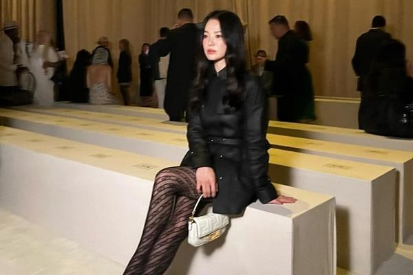 Song Hye Kyo mặc đẹp ở trời Tây với những cách phối đồ đơn giản-10