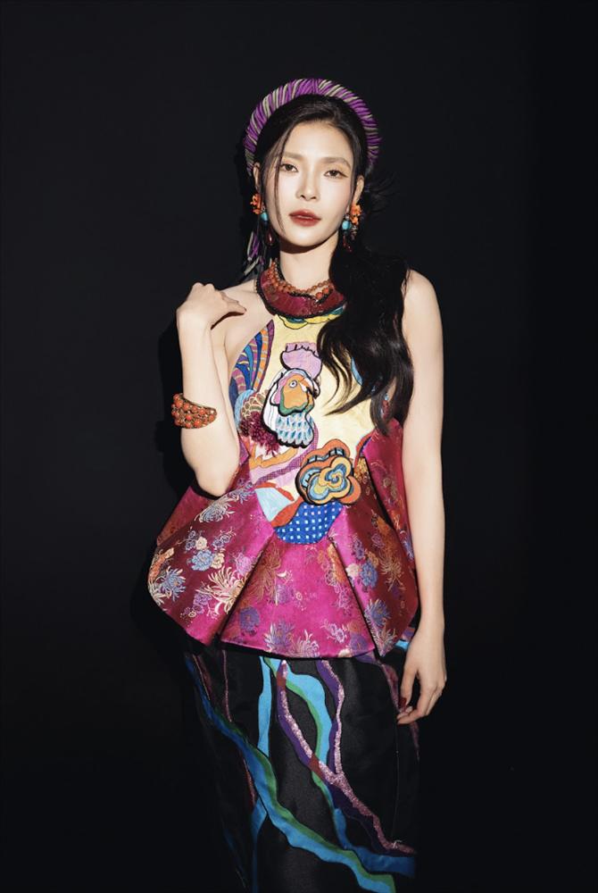 2 kiểu áo yếm cách tân được bà xã Lương Thế Thành tích cực lăng xê-2