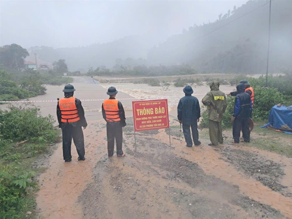 Bão số 4 áp sát bờ, Quảng Trị di dời khẩn cấp các hộ dân-2