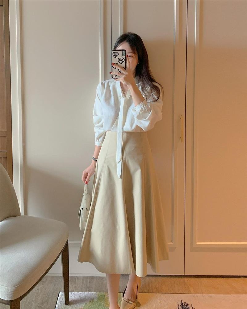 Áo blouse dài tay được hội mặc đẹp thi nhau diện trong mùa thu