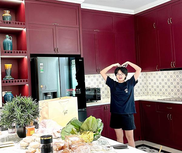 Con gái cựu siêu mẫu Thúy Hằng có cá tính giống mẹ-1