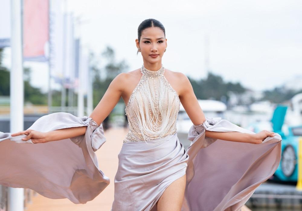 Vũ Thu Phương catwalk trên du thuyền triệu đô, Hoàng Thùy khéo léo xử lý sự cố-4