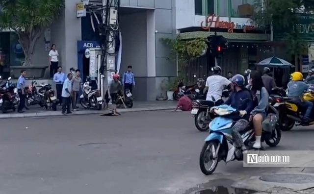 Công an lên tiếng vụ người đàn ông vung dao chém người trên phố-2