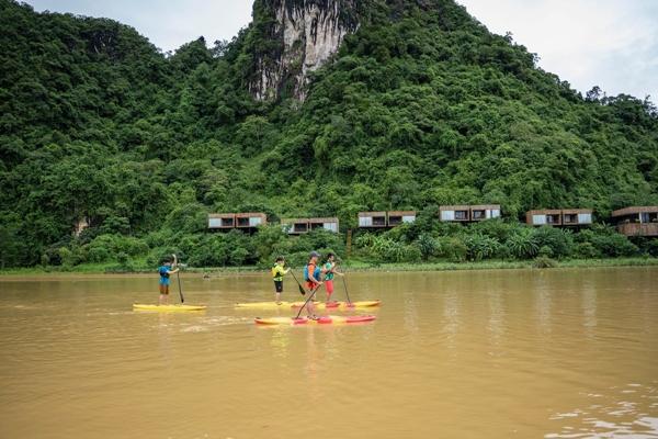 Ngắm ‘làng du lịch tốt nhất thế giới’ đẹp như tranh trong nước lũ-4