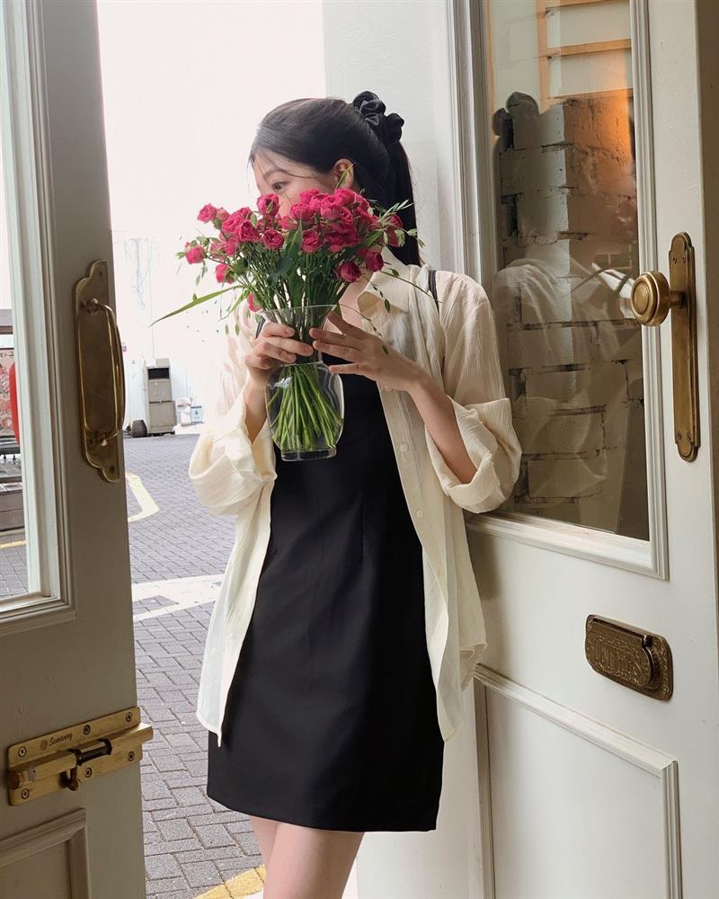 Nàng blogger gần 600k người theo dõi gợi ý 9 cách phối đồ với sơ mi ưng mắt cho mùa thu