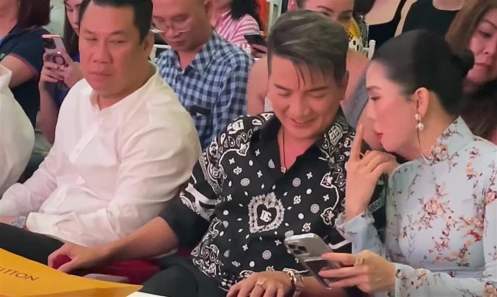 Chồng cũ phản ứng ra sao khi Lệ Quyên tới ngồi gần?-2