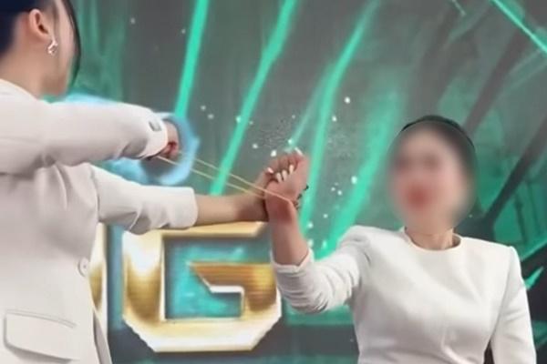 Xem clip bắn chun cổ tay để đào tạo, tôi kinh hãi khi nữ nhân viên bị nhục mạ-2