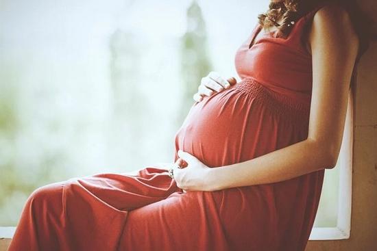 Vợ có thai nhưng ngày nào cũng tắm mấy lần, bác sĩ thông báo nguyên nhân mà tôi choáng váng