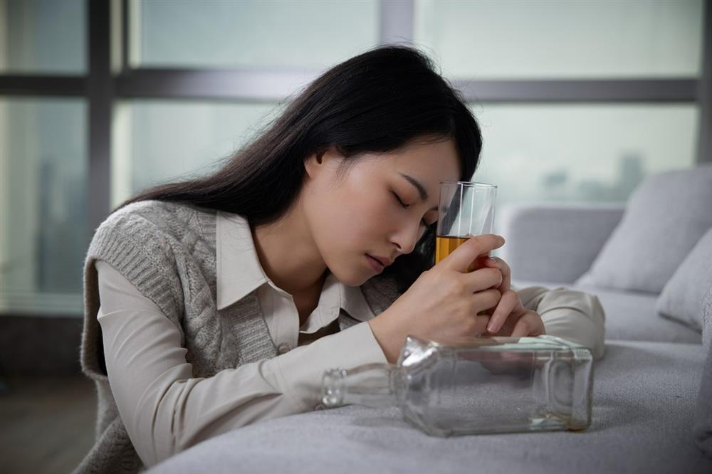 Hôn nhân nguội lạnh vì chồng làm nhà nước lương 5 triệu, nhưng ăn nhậu cả tuần-1