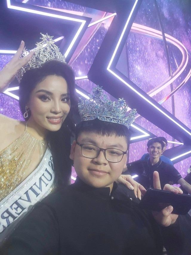 Tiết lộ sốc về nam sinh 13 tuổi thiết kế vương miện Miss Universe Vietnam 2024-1