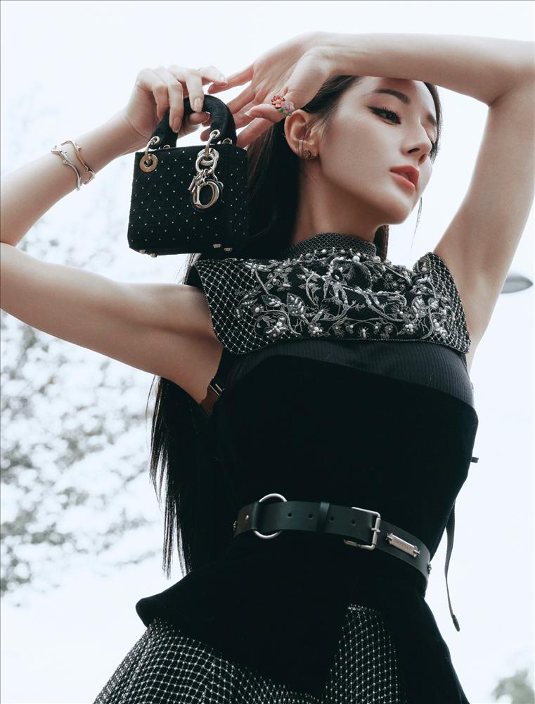 Jisoo (BlackPink), Địch Lệ Nhiệt Ba thu hút mọi ánh nhìn-8