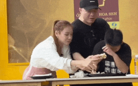 4 triệu người hóng Nhã Phương ngấu nghiến 1 món ăn, hành động vài giây cuối thành tâm điểm-1