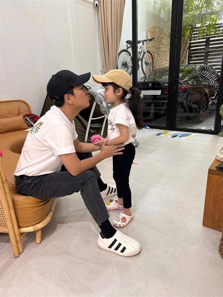 Cặp đôi sao hạng A Vbiz chính thức công khai dung mạo con gái 5 tuổi-5