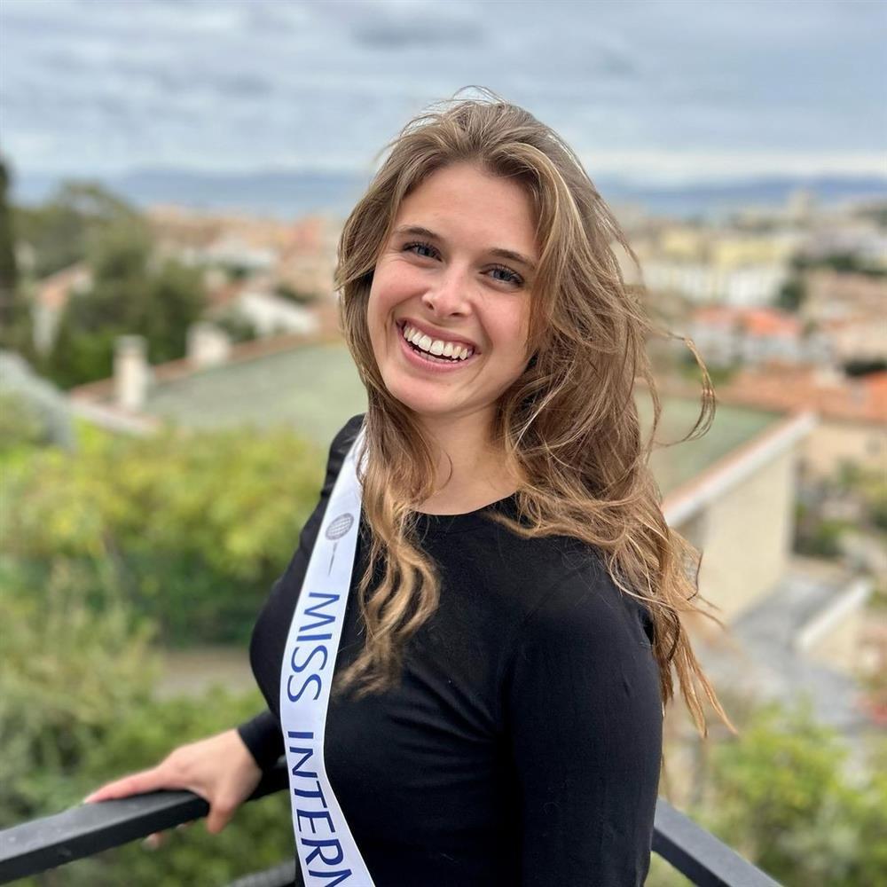 Tranh cãi nhan sắc Hoa hậu Quốc tế Pháp-4