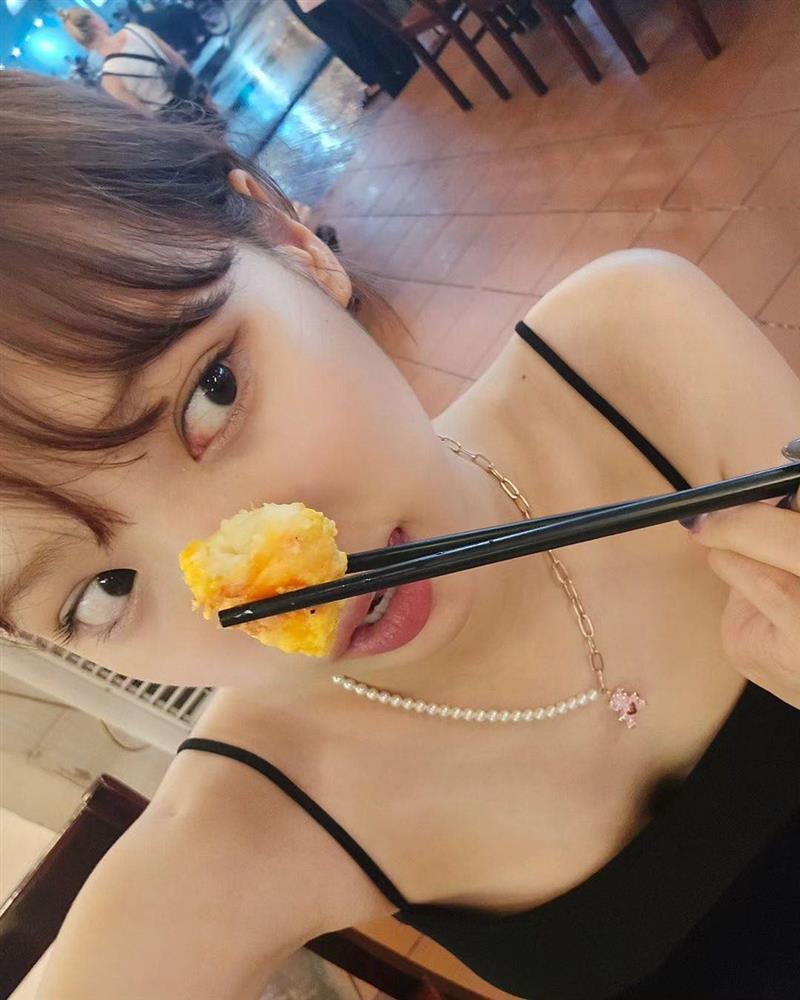 Nữ ca sĩ Hàn đăng ảnh du lịch ở Nha Trang-7