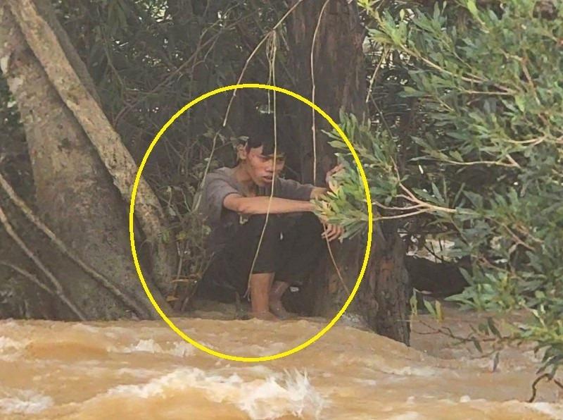 6 ngày kinh hoàng của thanh niên bị lũ cuốn trôi, mắc kẹt giữa sông ở Gia Lai-2