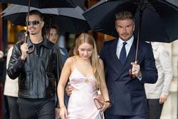 Con gái 14 tuổi của Beckham diện mốt váy hai dây