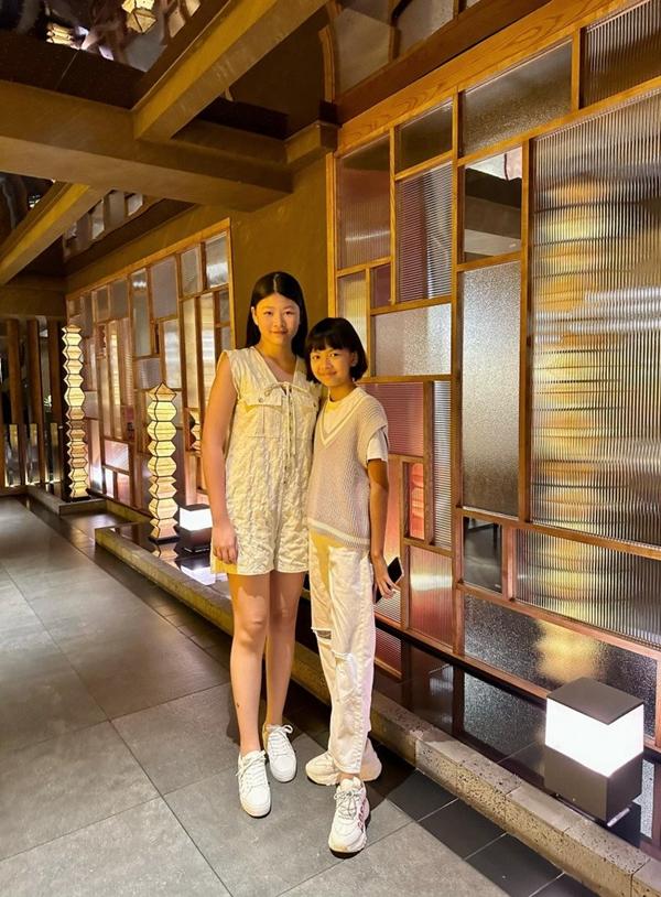 Ái nữ đầu lòng của Bình Minh trổ dáng thiếu nữ, ngoại hình xinh đẹp, khiến bố mẹ tự hào vì được giấy khen học sinh xuất sắc-4