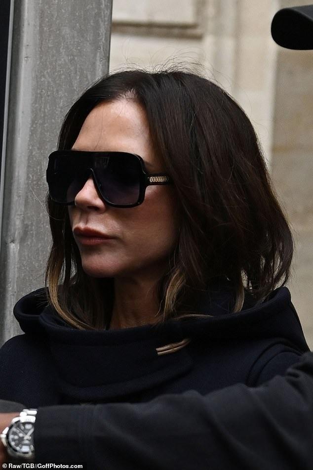 Victoria Beckham diện mốt không nội y-6