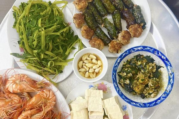 Ăn bữa cơm Việt, anh Tây thất vọng chỉ vì thiếu nguyên liệu quan trọng, CĐM bật cười vì sành ăn quá-4