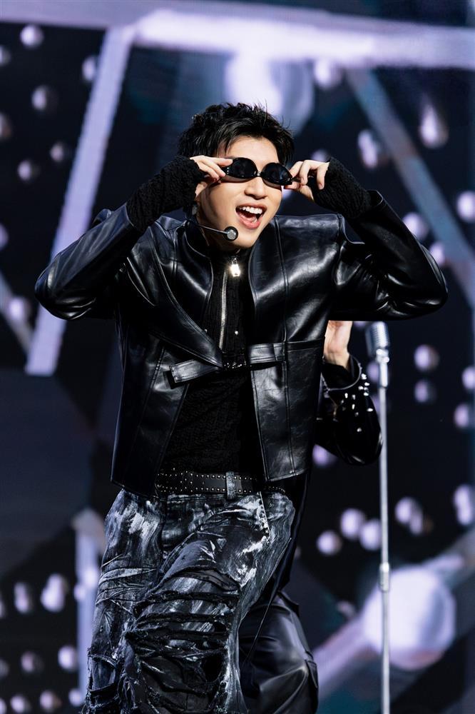 Đẳng cấp visual của HIEUTHUHAI: 10 giây lướt qua sáng bừng cả hậu trường!-2