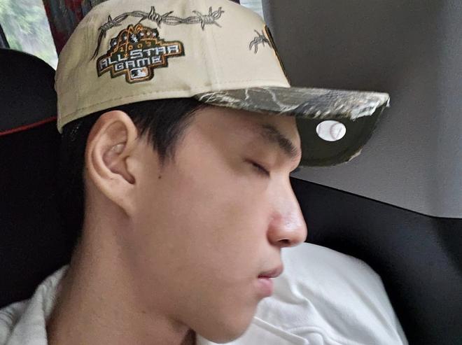 Đẳng cấp visual của HIEUTHUHAI: 10 giây lướt qua sáng bừng cả hậu trường!-3