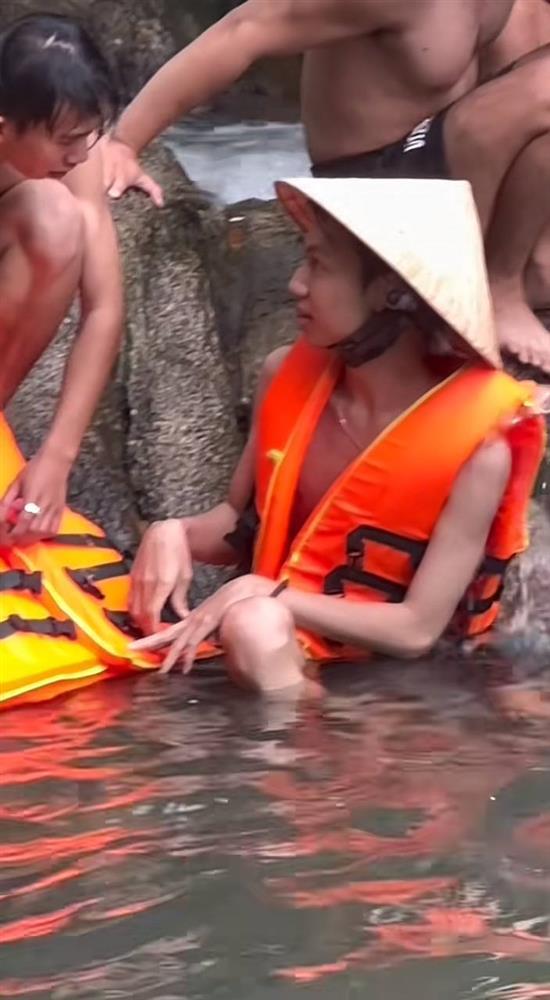 Hơn 2 triệu người nhìn nhầm Thùy Tiên đi tắm suối, biết sự thật vẫn không tin nổi-5