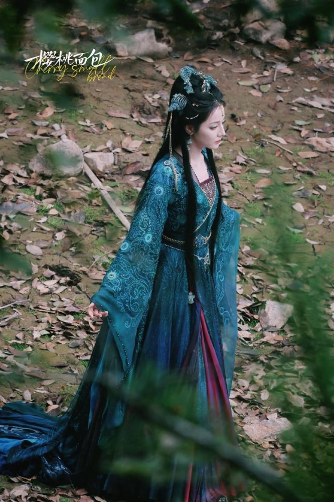 Địch Lệ Nhiệt Ba bị dìm bởi những tạo hình khó coi, fan ngán ngẩm vì nhìn như yêu quái-6