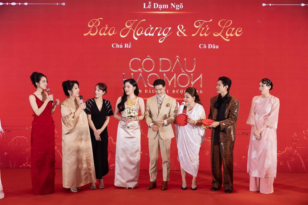 Làm cô dâu hào môn, em gái Trấn Thành được đeo vàng nặng trĩu cổ-3