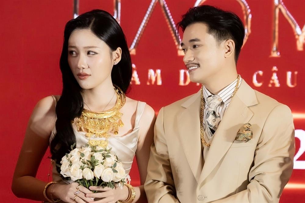 Làm cô dâu hào môn, em gái Trấn Thành được đeo vàng nặng trĩu cổ-2